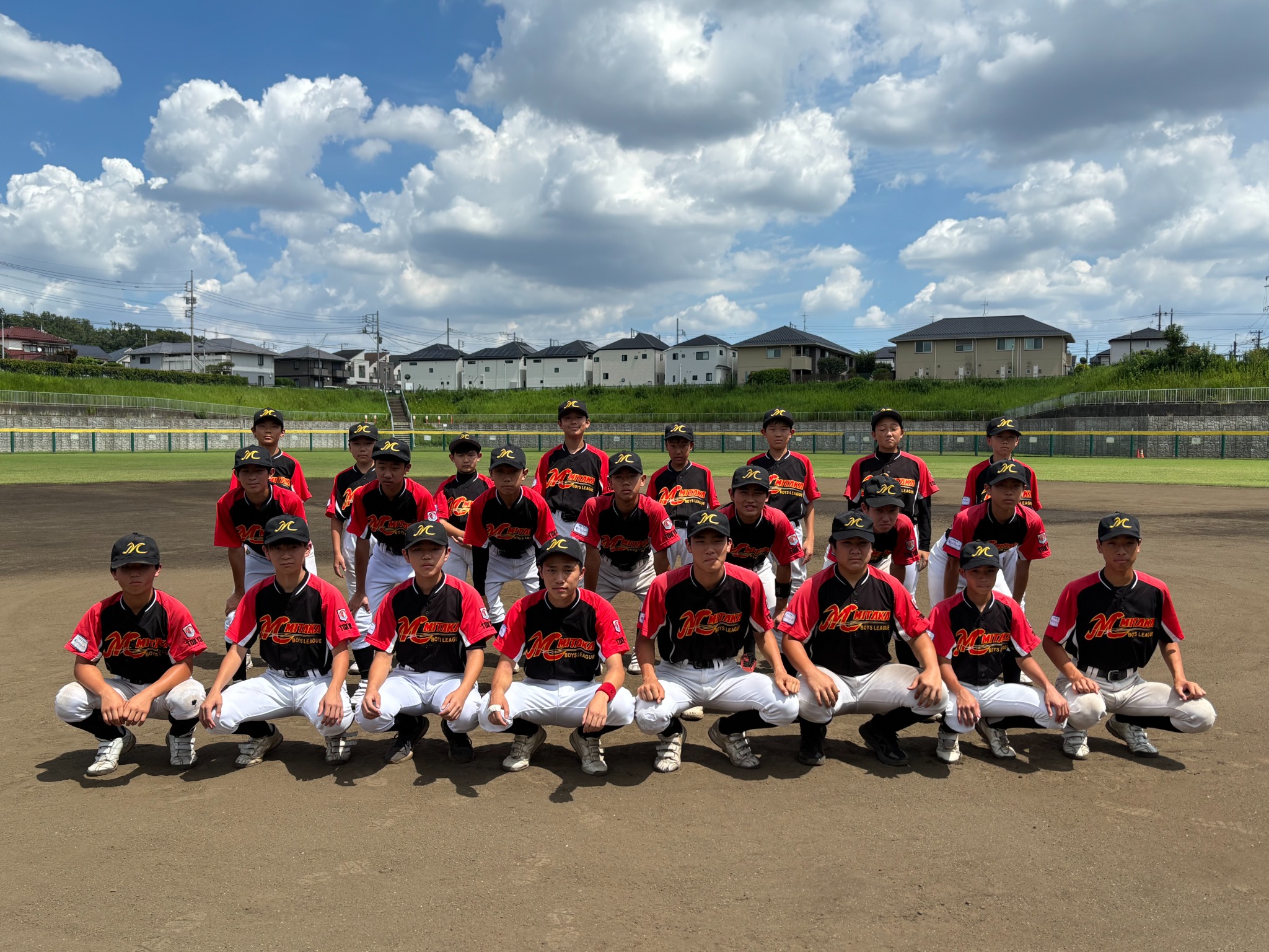 大沢野川グラウンドに集まった三鷹ボーイズの選手たち